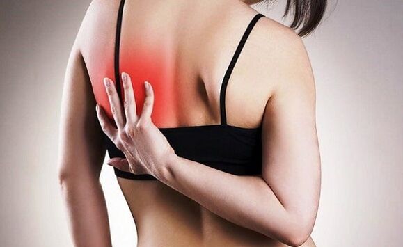 Dor baixo o omóplato esquerdo por detrás